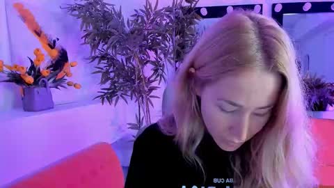 astramonroe online show from 17, 9, 2025