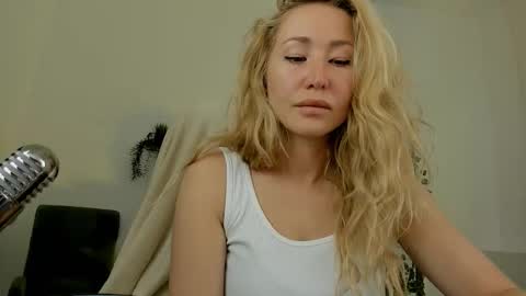 astramonroe online show from 27, 3, 2026