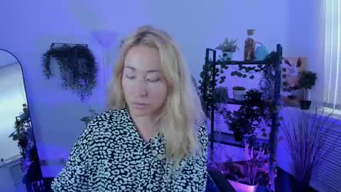 astramonroe online show from 8, 6, 2026