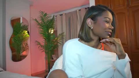 Snapshot of astrea_1 chatting on 4, 12, 2025 Astrea online show from 4, 12, 2025