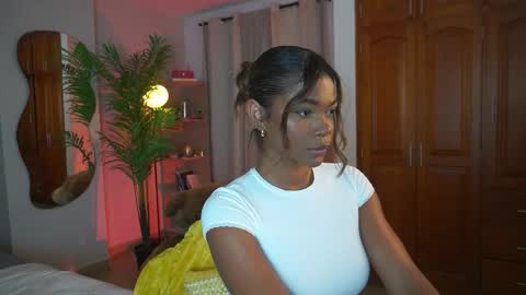 Snapshot of astrea_1 chatting on 5, 12, 2025 Astrea online show from 5, 12, 2025