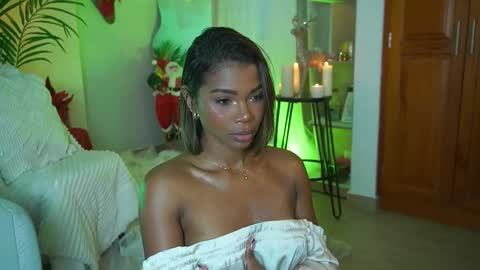 Snapshot of astrea_1 chatting on 15, 12, 2025 Astrea online show from 15, 12, 2025