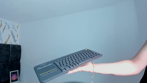 Snapshot of astrid_velle chatting on 23, 11, 2025 astrid_velle online show from 23, 11, 2025