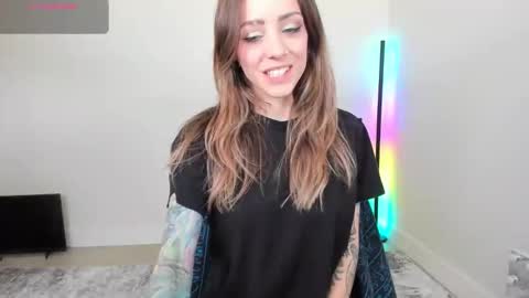 Astrid Luxe online show from 9, 6, 2026