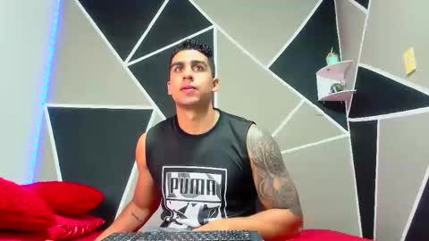 Snapshot of astromgrey chatting on 7, 3, 2025 Astrom model independent online show from 7, 3, 2025