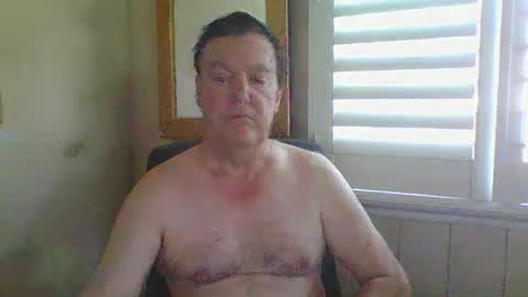 Snapshot of astute008 chatting on 18, 11, 2025 astute008 online show from 18, 11, 2025