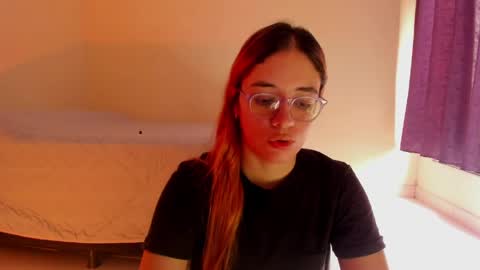 Snapshot of atenas__05 chatting on 19, 4, 2026 atenas online show from 19, 4, 2026