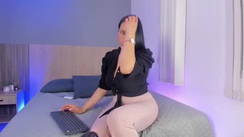 Snapshot of atenea_clerk chatting on 19, 9, 2025 Atenea online show from 19, 9, 2025