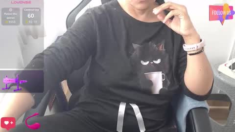Snapshot of atenea_xxxx chatting on 19, 10, 2025 atenea online show from 19, 10, 2025