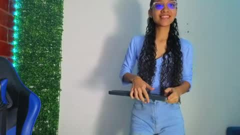Snapshot of athenea_03 chatting on 29, 3, 2026 Athenea online show from 29, 3, 2026