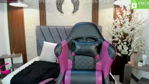 Snapshot of atiena_ chatting on 2, 5, 2026 Atiena online show from 2, 5, 2026