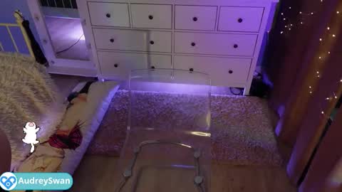 Snapshot of audrey_swann chatting on 27, 11, 2025 Mary online show from 27, 11, 2025