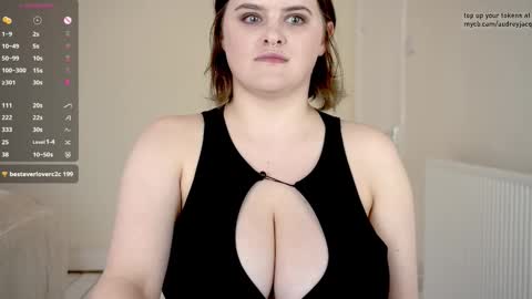 Snapshot of audreyjacq chatting on 11, 9, 2025 Audrey Jacq online show from 11, 9, 2025