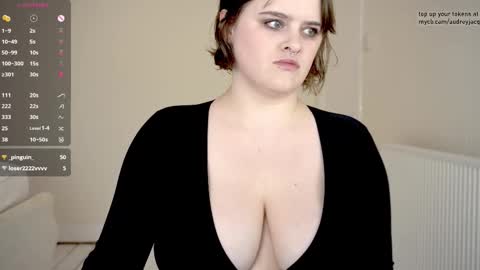 Snapshot of audreyjacq chatting on 19, 9, 2025 Audrey Jacq online show from 19, 9, 2025