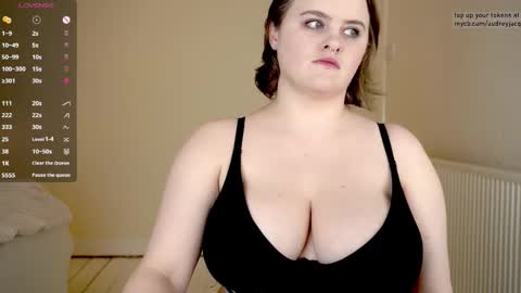 Snapshot of audreyjacq chatting on 2, 12, 2025 Audrey Jacq online show from 2, 12, 2025