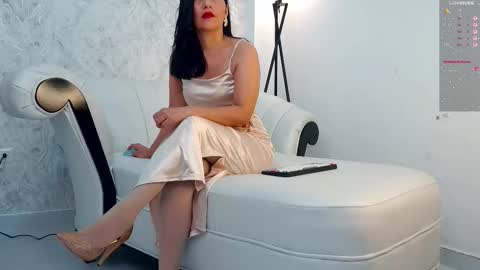 Aura sanders online show from 16, 11, 2025