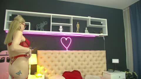 Snapshot of auramilff chatting on 22, 4, 2026 auramilff online show from 22, 4, 2026