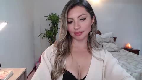 Snapshot of auribelle chatting on 6, 11, 2025 Auri Belle online show from 6, 11, 2025