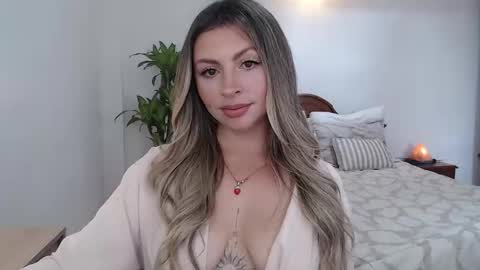 Snapshot of auribelle chatting on 10, 11, 2025 Auri Belle online show from 10, 11, 2025