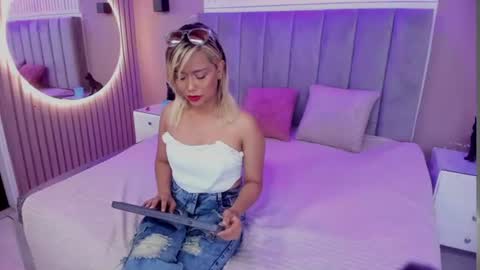 Snapshot of aurora_blonde chatting on 17, 7, 2026 aurora_blonde online show from 17, 7, 2026