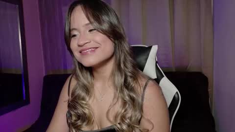 Snapshot of aurora_collins08 chatting on 12, 11, 2025 aurora_collins08 online show from 12, 11, 2025