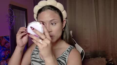 Snapshot of aurora_collins08 chatting on 14, 11, 2025 aurora_collins08 online show from 14, 11, 2025