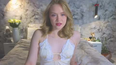 Snapshot of aurora_golden chatting on 12, 6, 2026 Kate online show from 12, 6, 2026