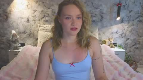 Snapshot of aurora_golden chatting on 3, 7, 2026 Kate online show from 3, 7, 2026