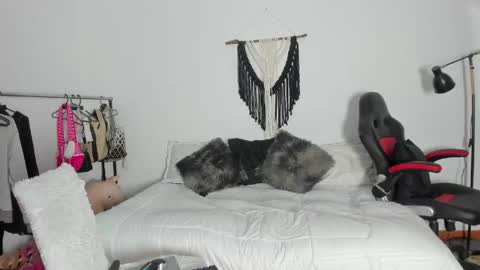 Snapshot of aurora_moonm chatting on 28, 5, 2026 aurora_moonm online show from 28, 5, 2026
