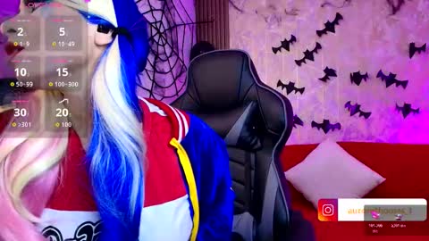 Snapshot of aurora_thomas chatting on 2, 11, 2025 Aurora online show from 2, 11, 2025