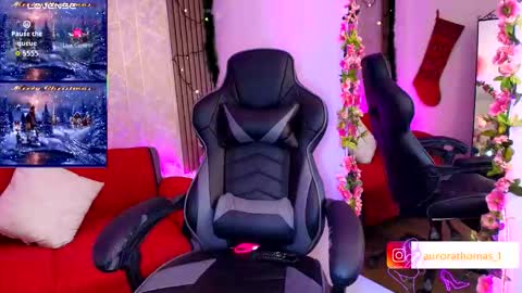 Snapshot of aurora_thomas chatting on 27, 11, 2025 Aurora online show from 27, 11, 2025