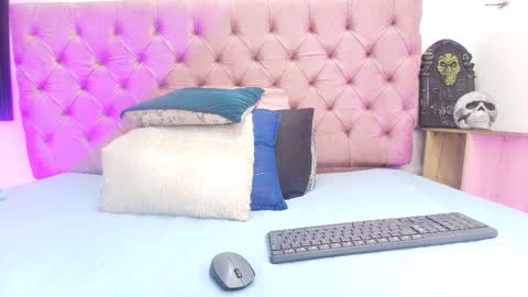 auroraa_miller online show from 9, 10, 2025