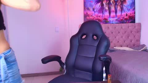 Aurora Diaz online show from 25, 2, 2025