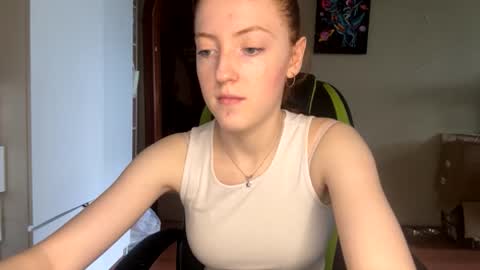 auroraviolet_ online show from 8, 6, 2026