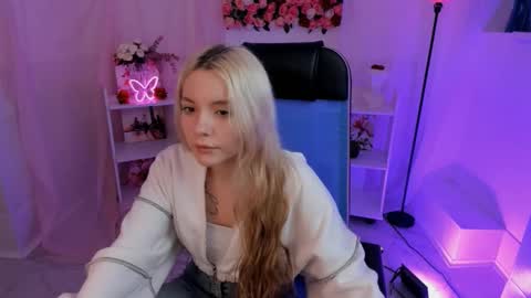 Snapshot of aurorawrenfield chatting on 19, 9, 2025 aurorawrenfield online show from 19, 9, 2025