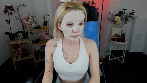 aurorawrenfield online show from 7, 1, 2026