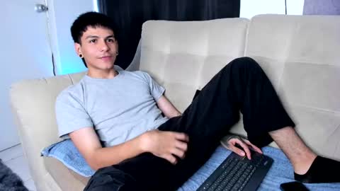 Snapshot of austin_falcon chatting on 24, 4, 2026 Austin online show from 24, 4, 2026