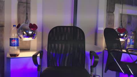 austinreeds online show from 13, 4, 2026