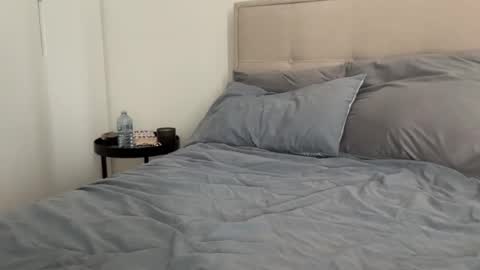 Ava  online show from 10, 9, 2025