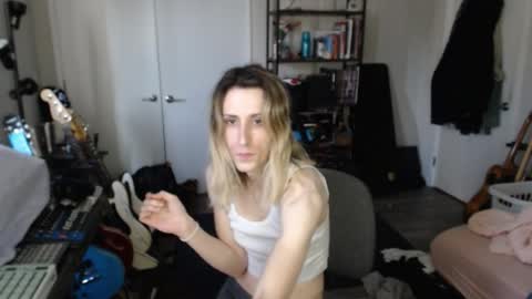 Ava online show from 10, 4, 2026