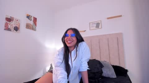 Snapshot of avaline_blanc chatting on 12, 1, 2025 Avaline Help me reach 100 likes TRANSMISSION EVERY DAY FROM 39 PM online show from 12, 1, 2025