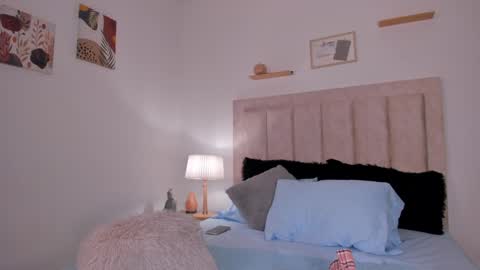 Snapshot of avaline_blanc chatting on 25, 1, 2025 Avaline Help me reach 100 likes TRANSMISSION EVERY DAY FROM 39 PM online show from 25, 1, 2025