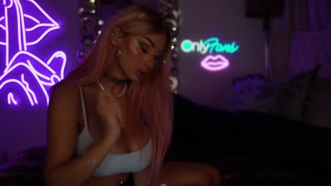 AvalonnFoxx online show from 14, 12, 2024