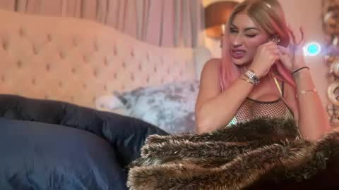 AvalonnFoxx online show from 18, 12, 2024