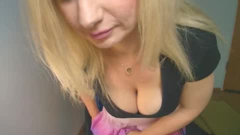 Snapshot of avaluxe_ chatting on 21, 5, 2026 Eira online show from 21, 5, 2026
