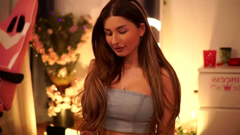 Snapshot of avashay chatting on 1, 2, 2025 Carina online show from 1, 2, 2025