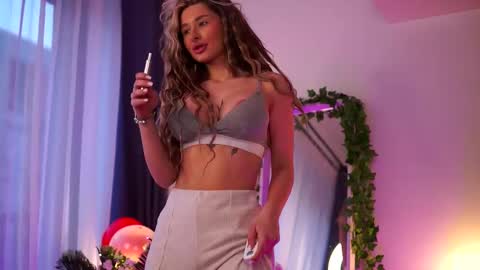 Snapshot of avashay chatting on 11, 2, 2025 Carina online show from 11, 2, 2025