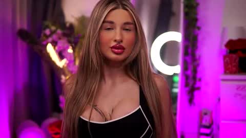 Snapshot of avashay chatting on 24, 2, 2025 Carina online show from 24, 2, 2025