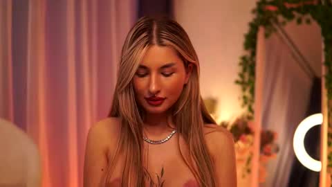 Snapshot of avashay chatting on 25, 2, 2025 Carina online show from 25, 2, 2025