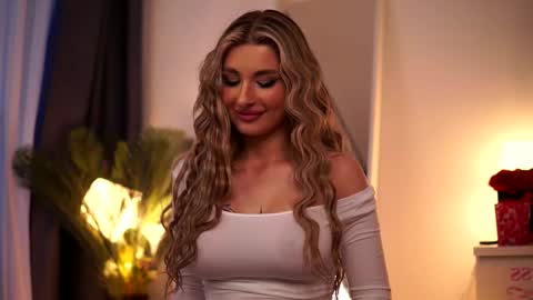 Snapshot of avashay chatting on 1, 3, 2025 Carina online show from 1, 3, 2025